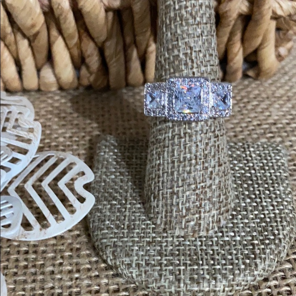 Sz 6 or 7 Simulated Diamond Princess Cut Set - Picture 3 of 7
